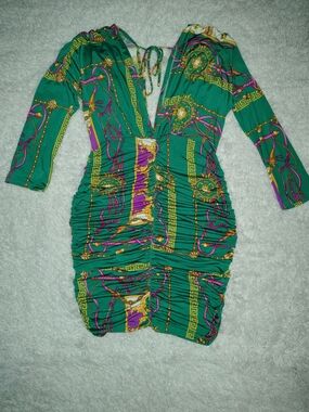 NWOT Green Printed Ruched V-Neck Bodycon Dress